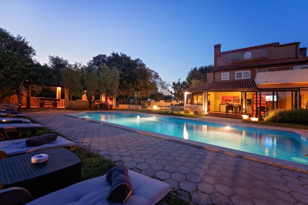 Guesthouse "Barboska" - Big Outdoor Swimming Pool & Private Tennis Court ボドニャン エクステリア 写真