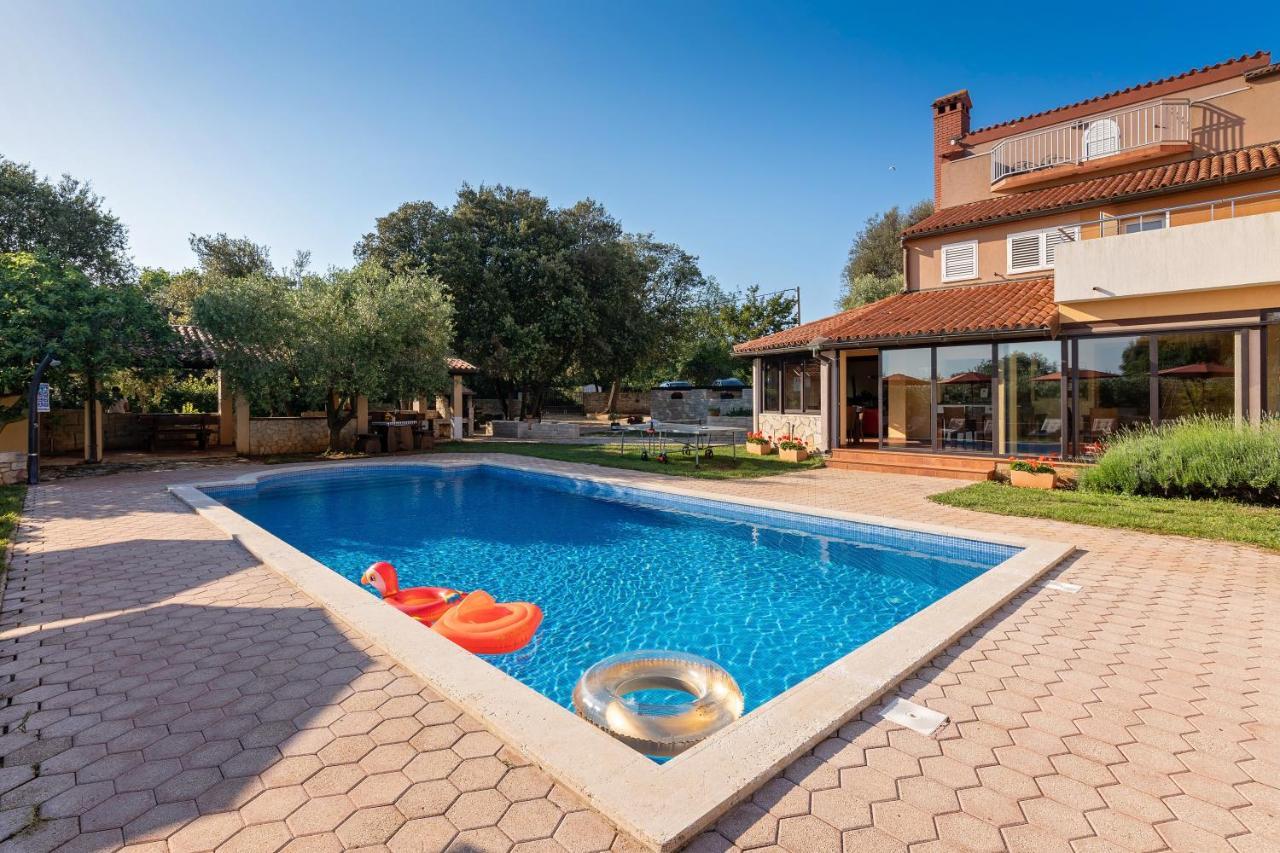 Guesthouse "Barboska" - Big Outdoor Swimming Pool & Private Tennis Court ボドニャン エクステリア 写真
