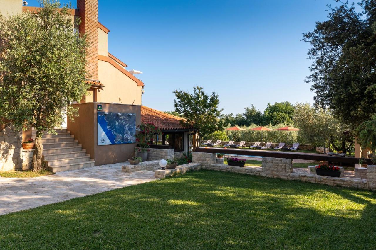 Guesthouse "Barboska" - Big Outdoor Swimming Pool & Private Tennis Court ボドニャン エクステリア 写真