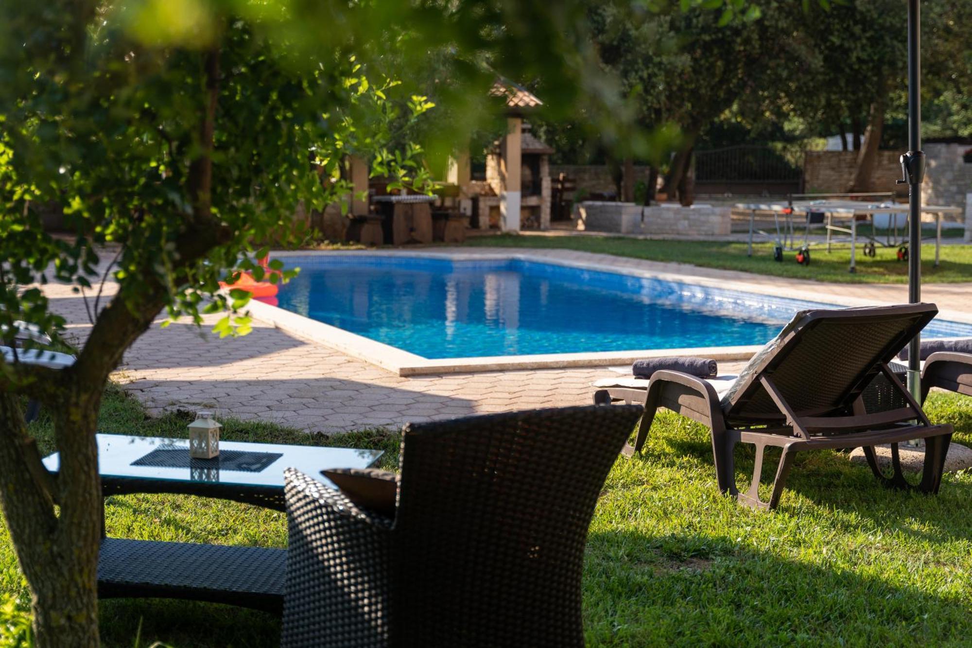 Guesthouse "Barboska" - Big Outdoor Swimming Pool & Private Tennis Court ボドニャン エクステリア 写真