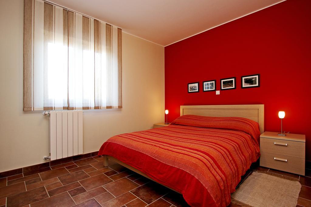 Guesthouse "Barboska" - Big Outdoor Swimming Pool & Private Tennis Court ボドニャン 部屋 写真