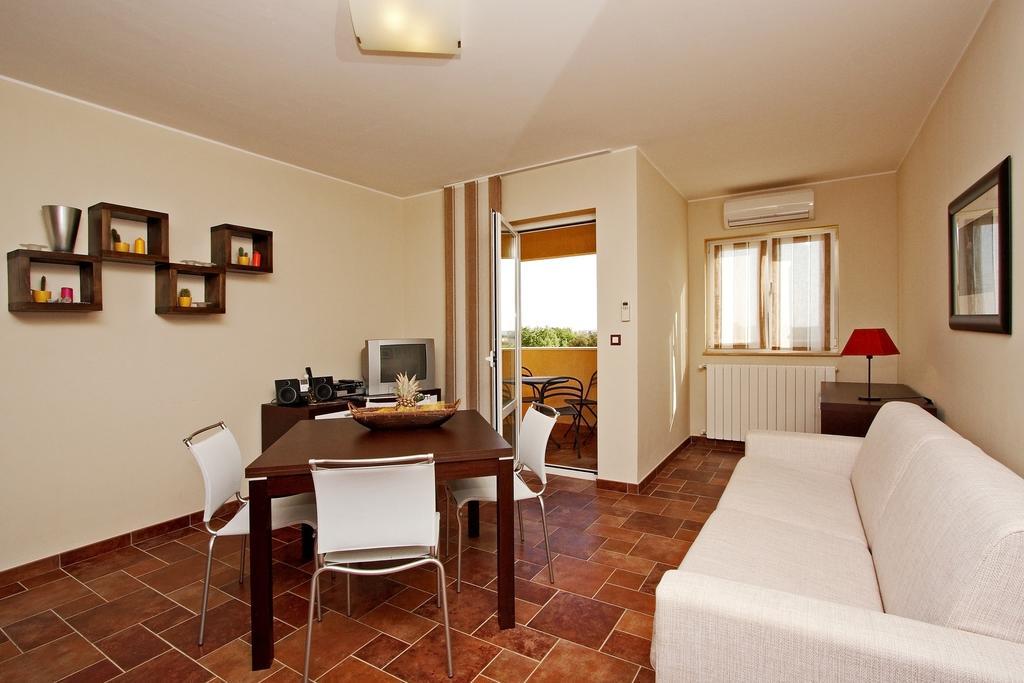Guesthouse "Barboska" - Big Outdoor Swimming Pool & Private Tennis Court ボドニャン 部屋 写真
