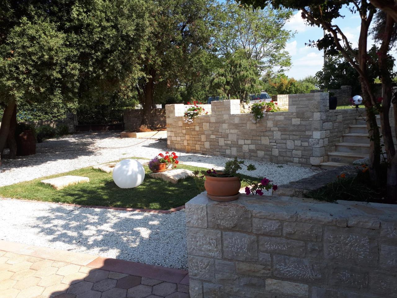 Guesthouse "Barboska" - Big Outdoor Swimming Pool & Private Tennis Court ボドニャン エクステリア 写真
